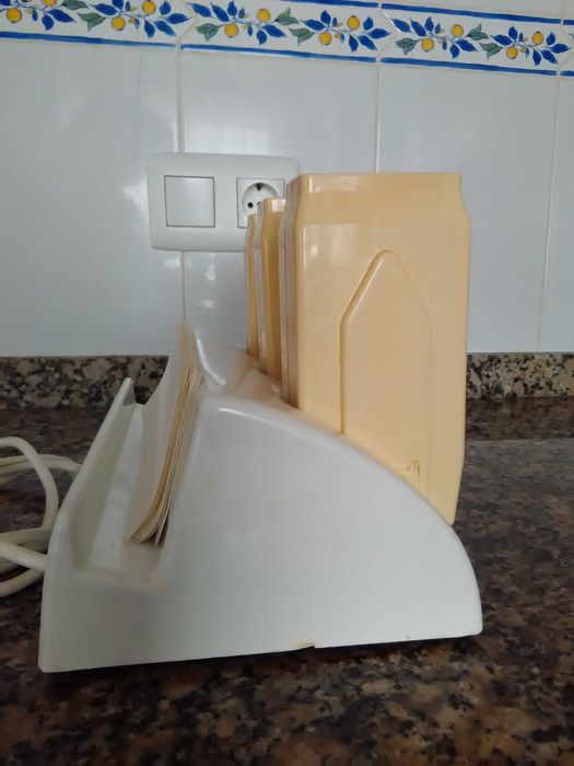Fundidor de cera depilatória com capacidade para 3 rollons