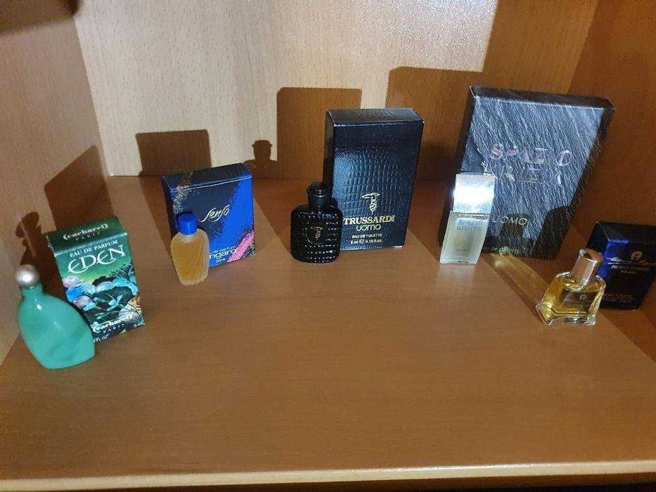 Perfumes miniatura em caixa