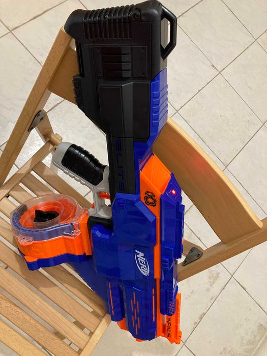 Lançador NERF Elite Infinus para 30 dados