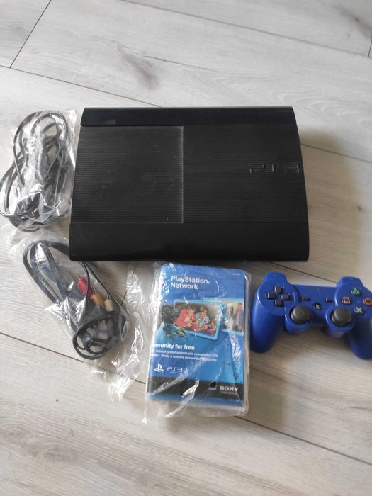 Sprzedam PS3 super slim 500 GB zestaw 11 gier
