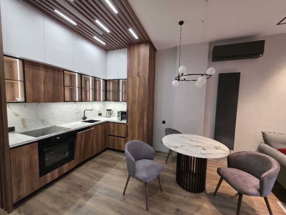 Продам простору 2 кімнатну квартиру ЖК Женева