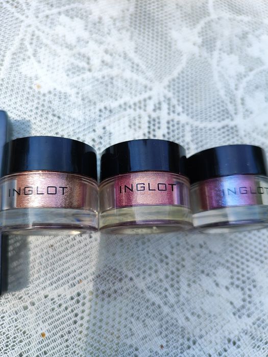 Pigmenty Inglot komplet lub na sztuki.