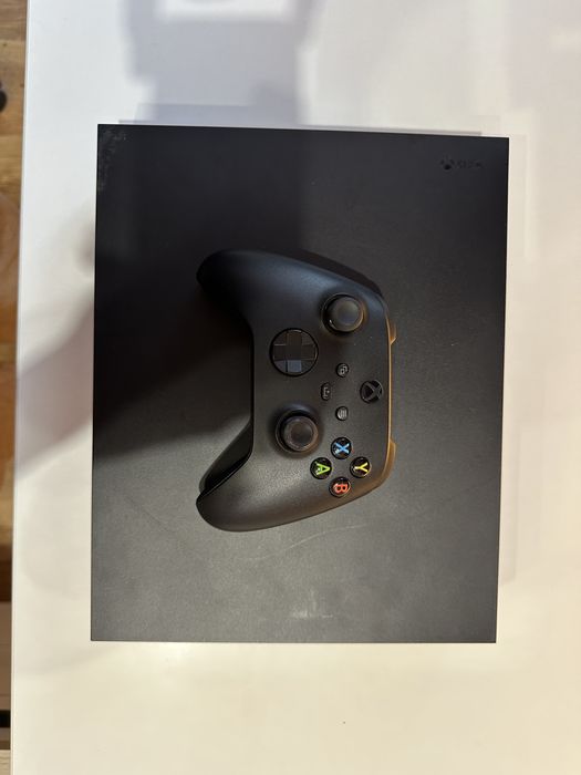 Ігрова приставка Xbox One X 1 TB