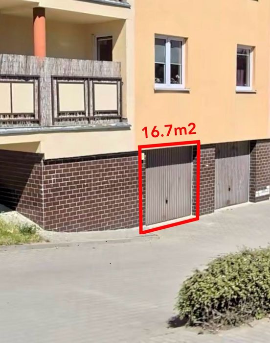 Garaż pod budynkiem - indywidualny