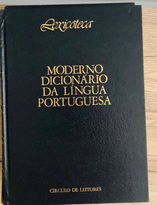 8 livros. Portes grátis!