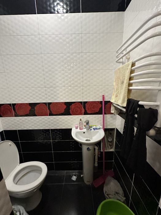 Продам в центрі 2 кімнатну квартиру