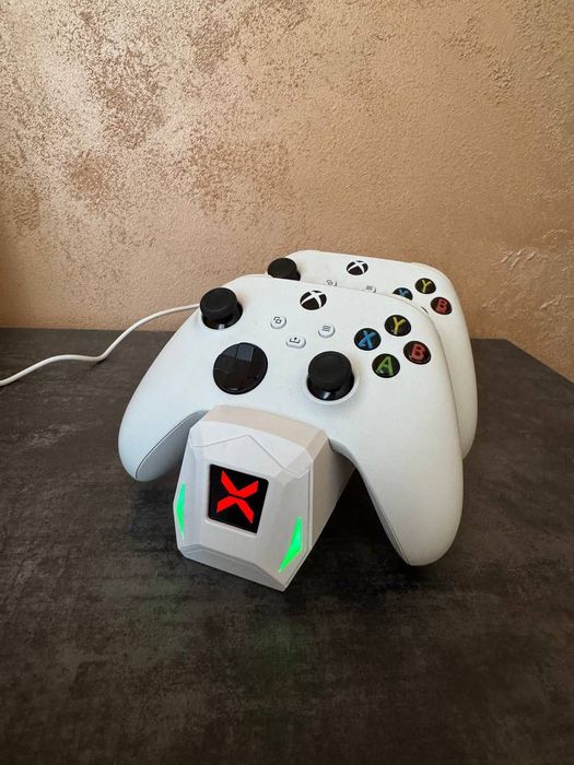 Джойстики (геймпади) для Xbox 2 шт та зарядна станція