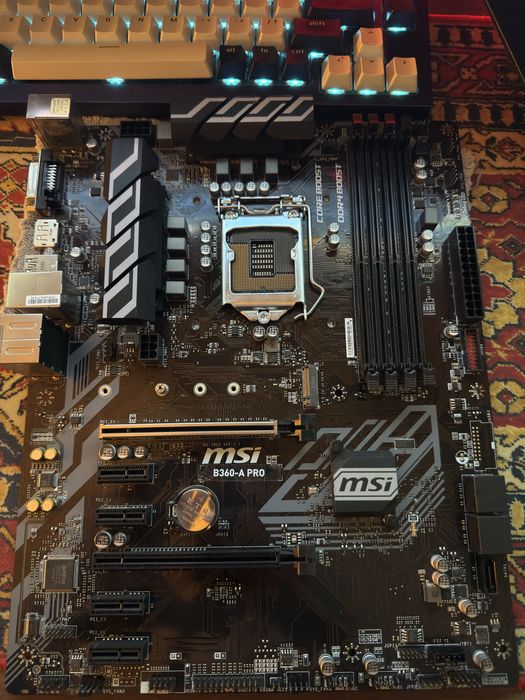 B360-A PRO + 4x4GB Ram Ballistix 2666mhz