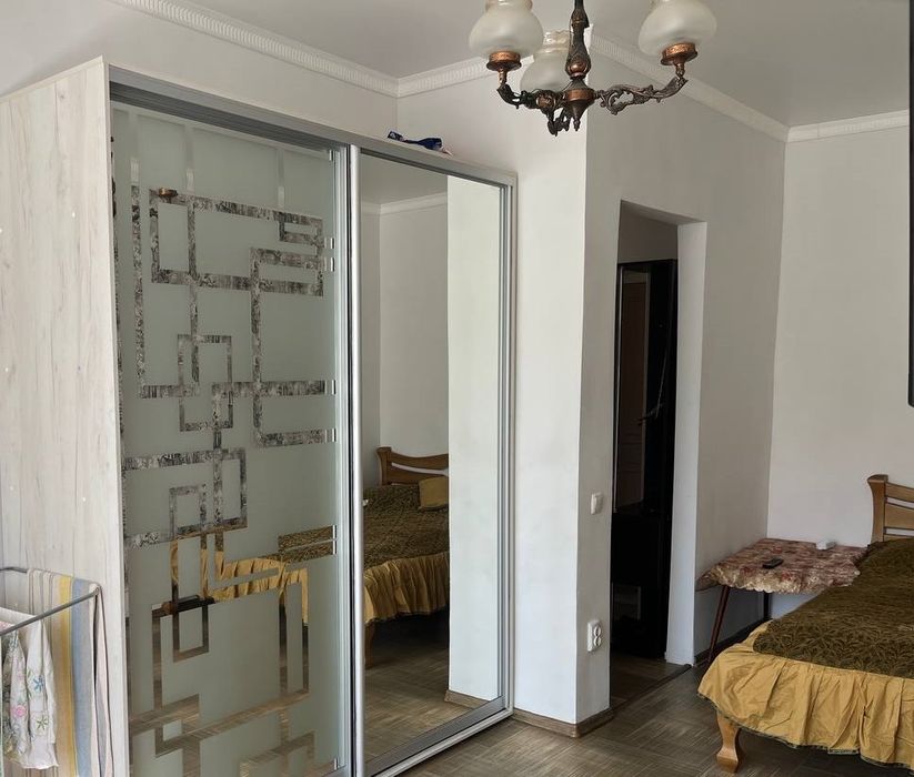 Квартира в центрі. Новобудова, автономне газ. опалення. Даю документи