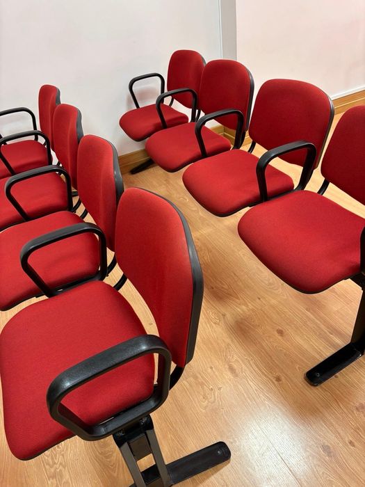 Cadeiras em viga de 3 e 4 lugares para auditório em tecido e rebatíveis com molas