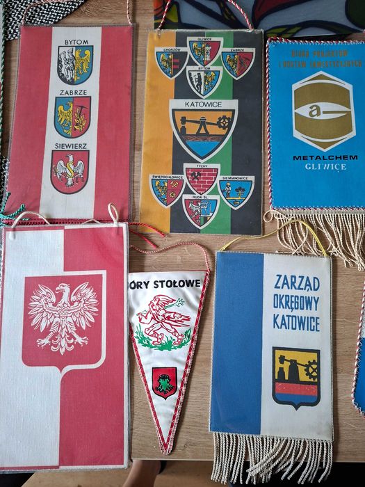 Proporczyki kolekcjonerskie 16 sztuk