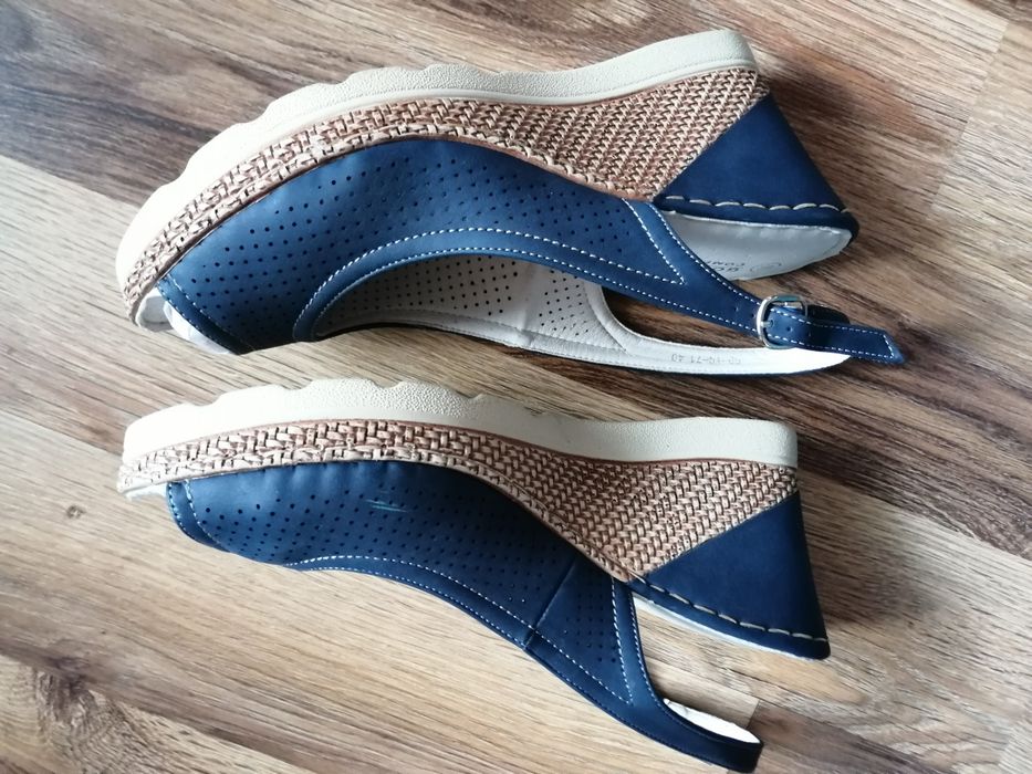 Buty na koturnie