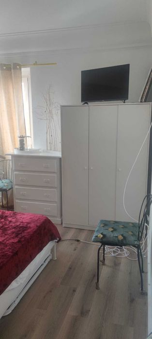 Aluga-se quarto na Lapa (Estrela)