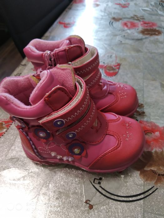 Продам ботинки для девочки