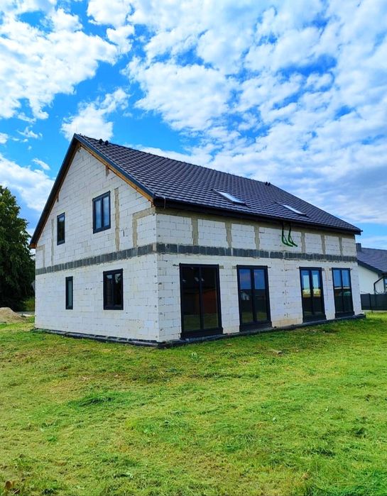 Bliźniak na sprzedaż. Komfortowy ekonomiczny dom w spokojnej okolicy.