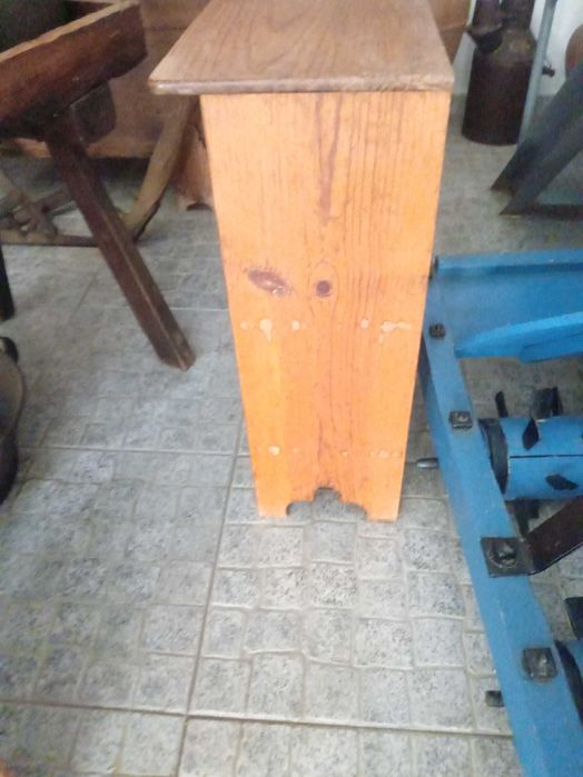 Banquinhas/ mesinhas de cabeceira  e prateleiras