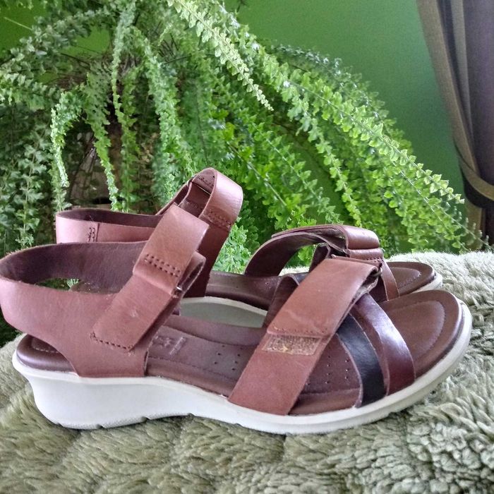 Brązowe sandałki ecco