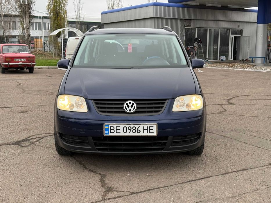 Продам VOLKSWAGEN Touran 2004р 1.6бенз 7-мест