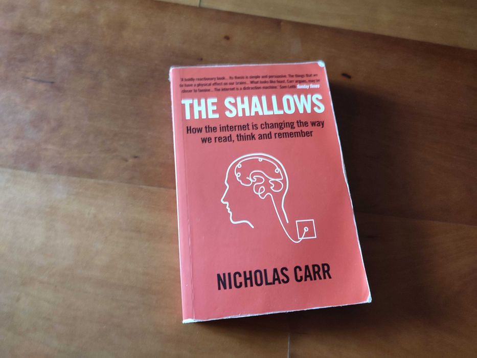 Livro The Shallows: How the Internet Is Changing the Way We Think, Read and Remember
