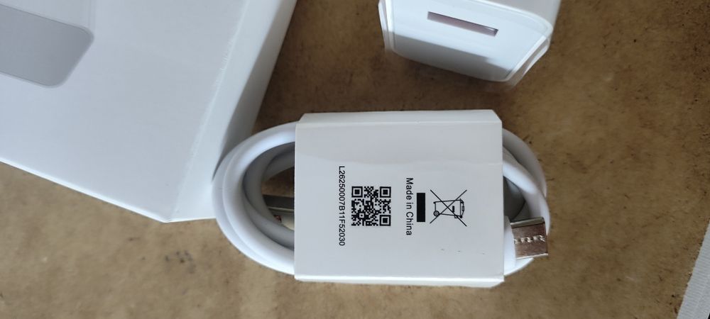 Mała,.szybka, ciężka ładowarka do telefonów Xiaomi, kabel 1m.