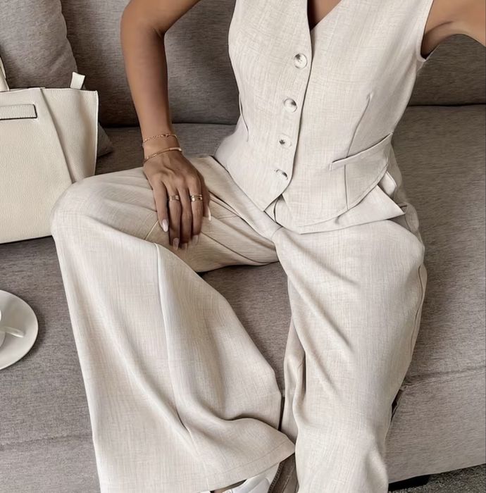 Жіночий комплект жилетка і штани