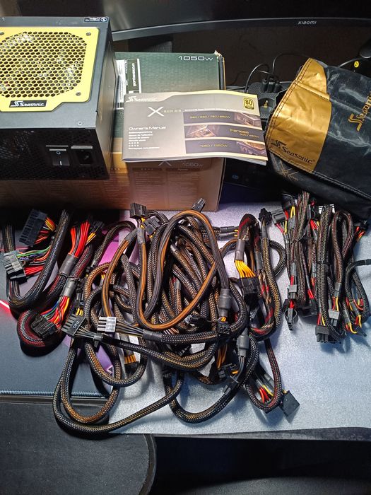 Продам гарний блок живлення фірми Seasonic  X series 1050W.