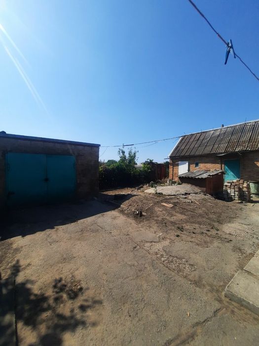 Продаж будинку біля міста