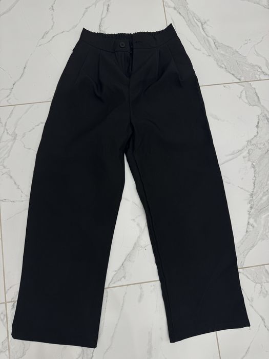 Класичний чорний костюм