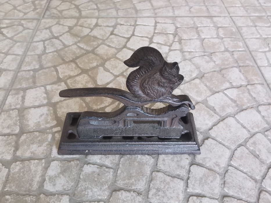 Quebra nozes de ferro