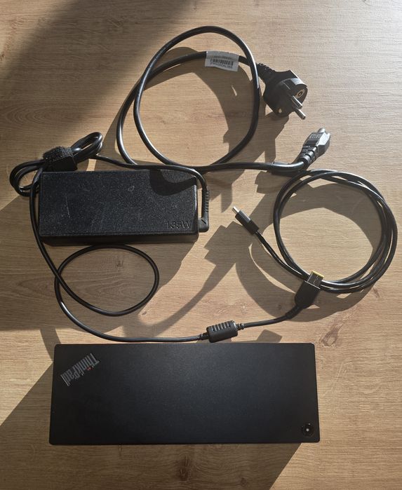Najnowsza Thinkpad stacja dokująca 3x USB C Thunderbolt 4 dock