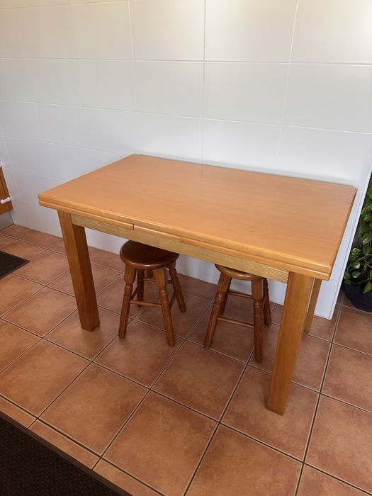 Mesa de cozinha extensivel com 4 bancos
