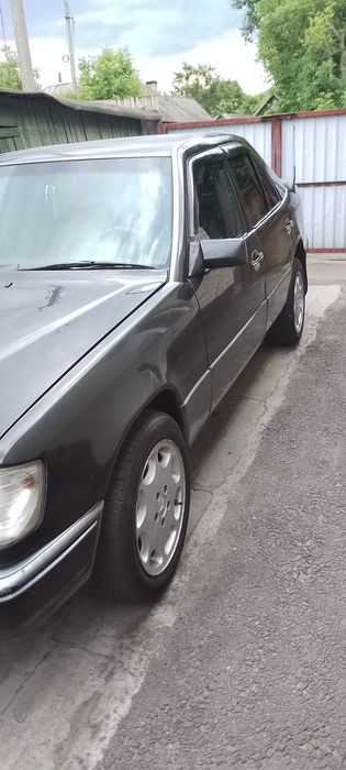 Продам автомобіль Мерседес 124
