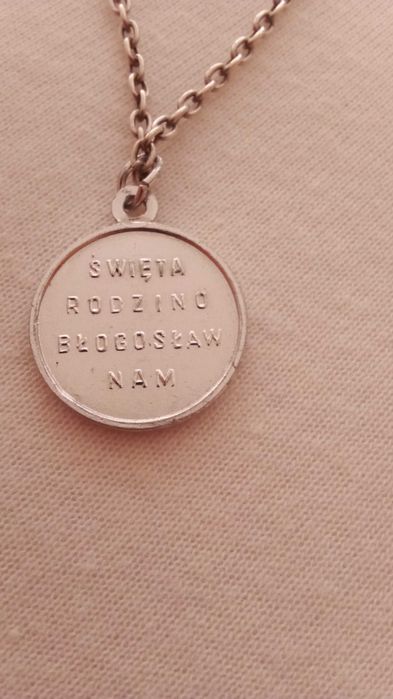 Srebrny łańcuszek z medalikiem