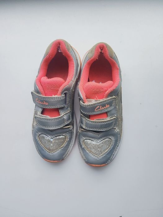 Дитячі кросівки для дівчинки Clarks, шкіра 28 р.Сріблястий/Корал