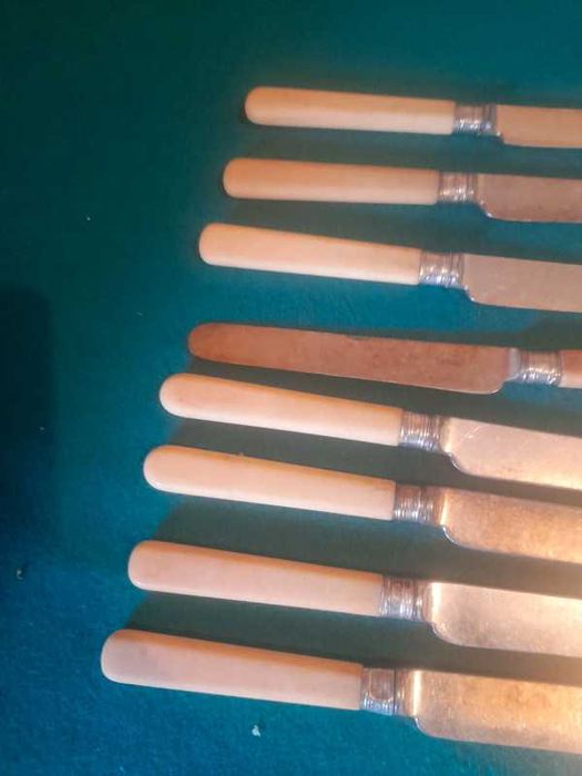 8 Facas cabos em  baquelite