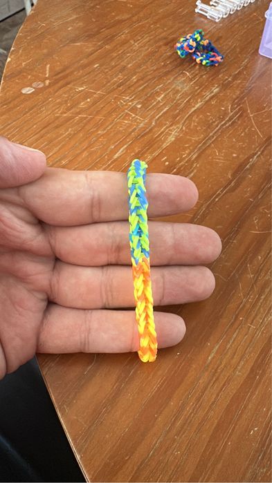 Pulseiras ,aneis e colares artesanais com elasticos