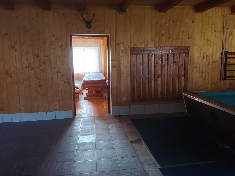 Житловий будинок з вбудованими приміщеннями комерційного призначення