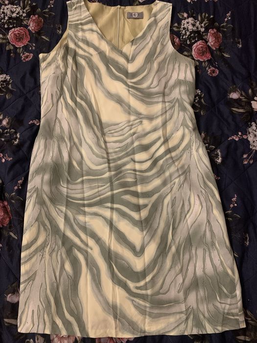 Sukienka letnia, codzienna lub wizytowa.