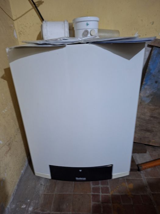Piec gazowy kondensacyjny Buderus Logamax GB 142