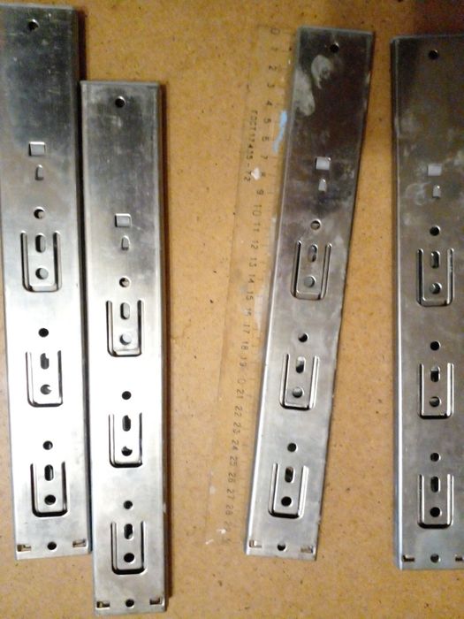 Направляючі для шухляди з доводчиком