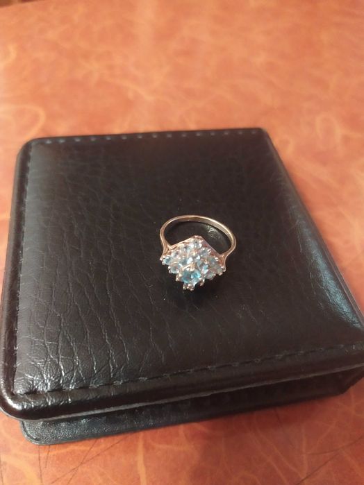 кольцо с топазами