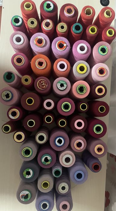 Залишки ниток,червоно рожеві