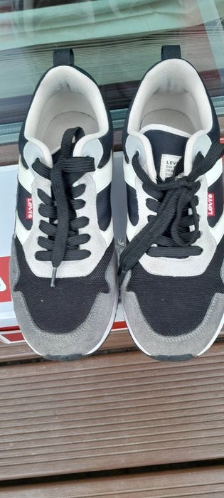 Buty sportowe Levis 40 jak nowe