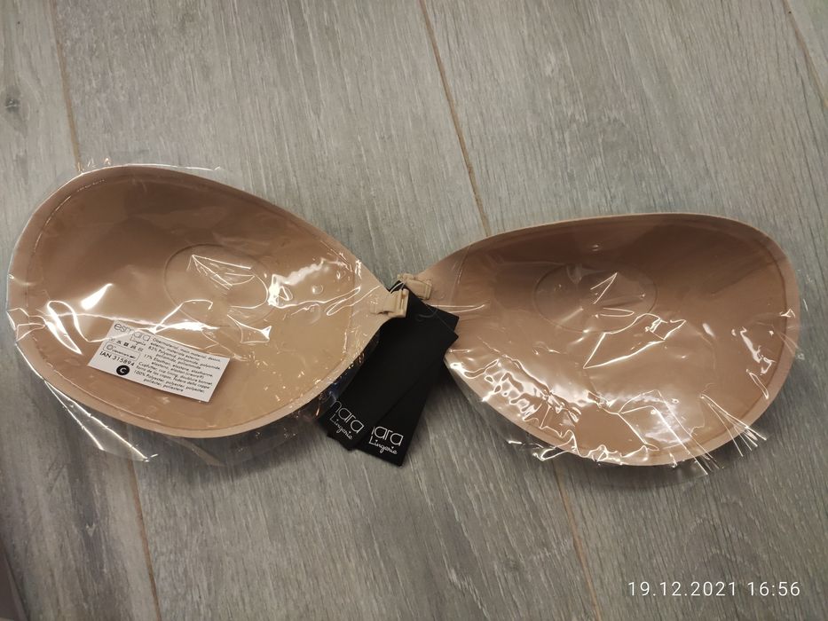 Samoprzylepny biustonosz C nowy