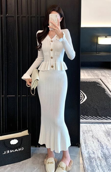 Жіноча біла сукня