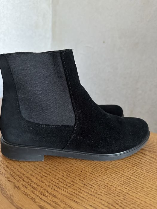 Ботинки весна-осінь замшеві 37розмір.з утепленням .