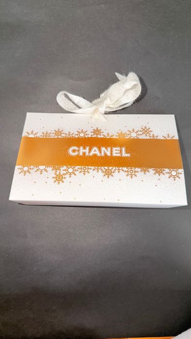 Parfume " CHANEL " novo com caixa