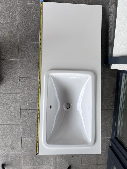 Умивальик зі стільницею