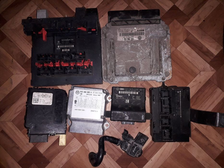 Блоки управления Шкода Октавия А5, 2004 года выпуска, 1,6 FSI