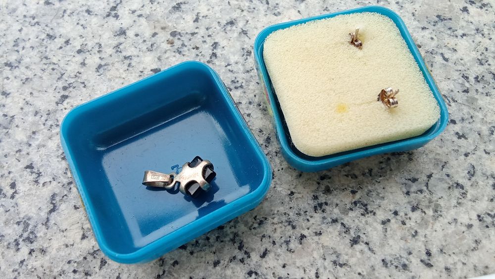 Vendo brincos variados parta e outros